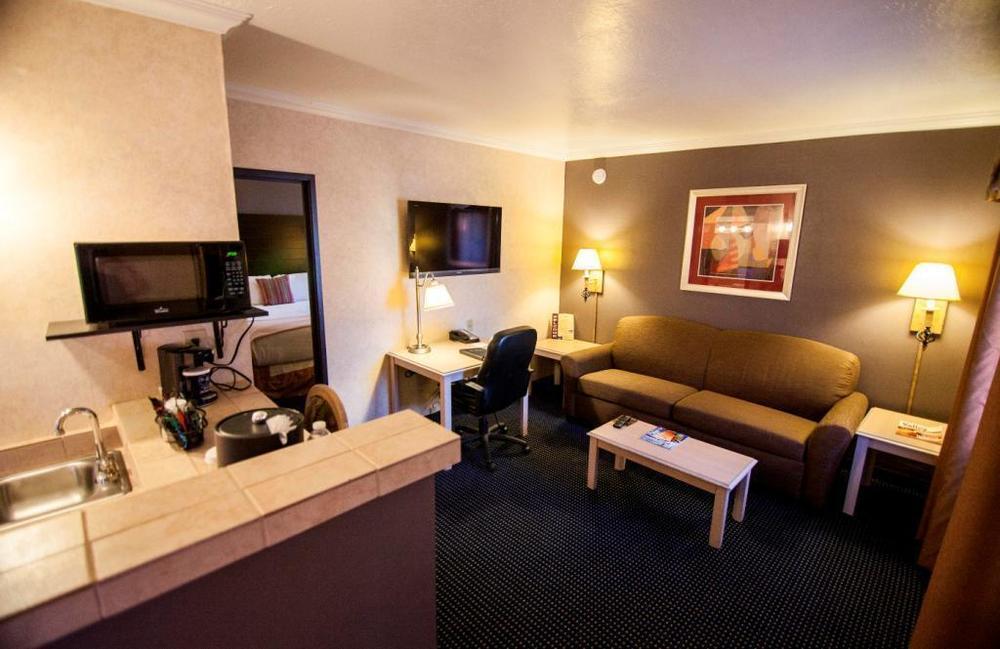 Hotel Tempe/Phoenix Airport Innsuites Hotel & Suites Номер фото