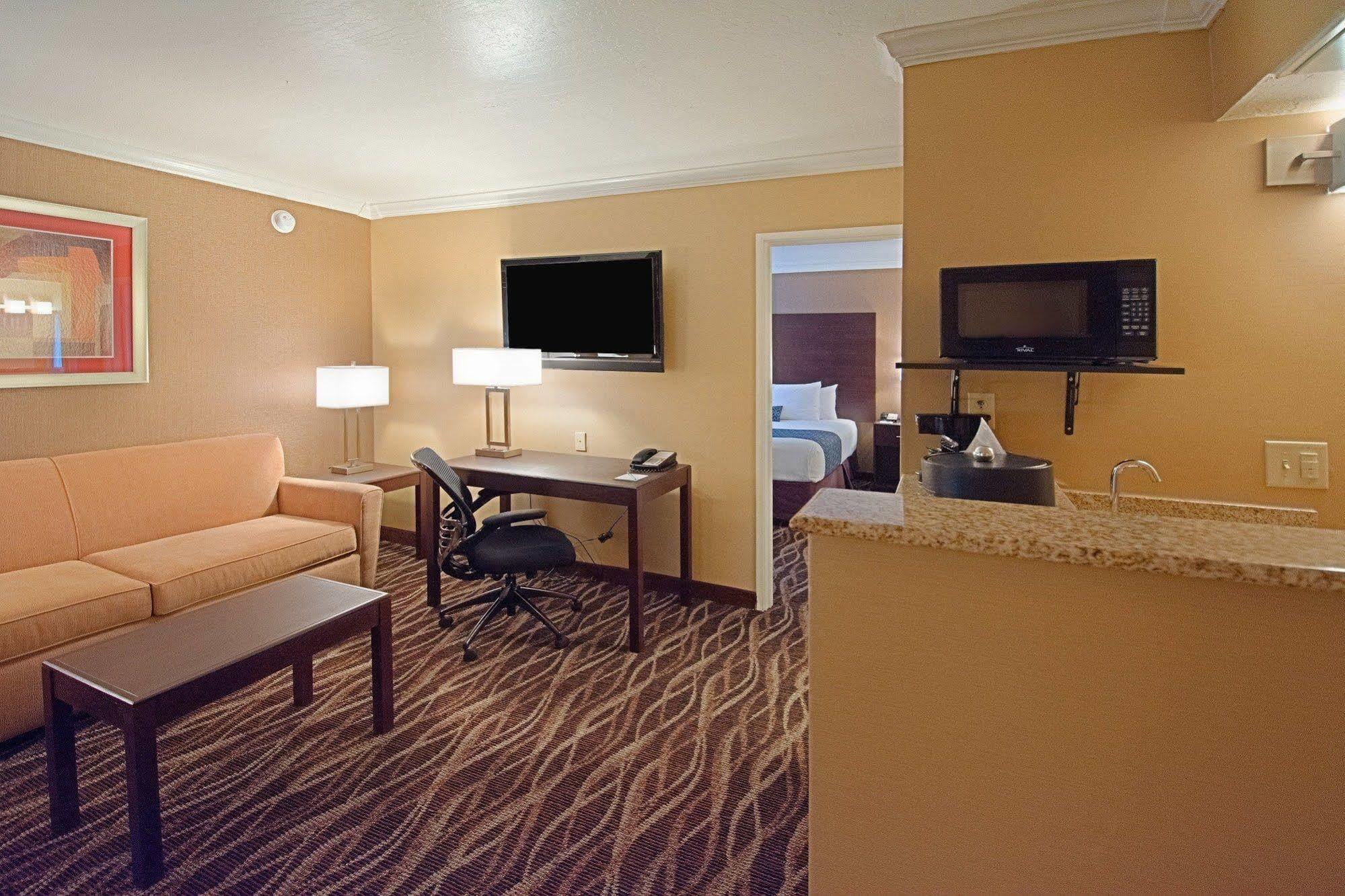 Hotel Tempe/Phoenix Airport Innsuites Hotel & Suites Экстерьер фото